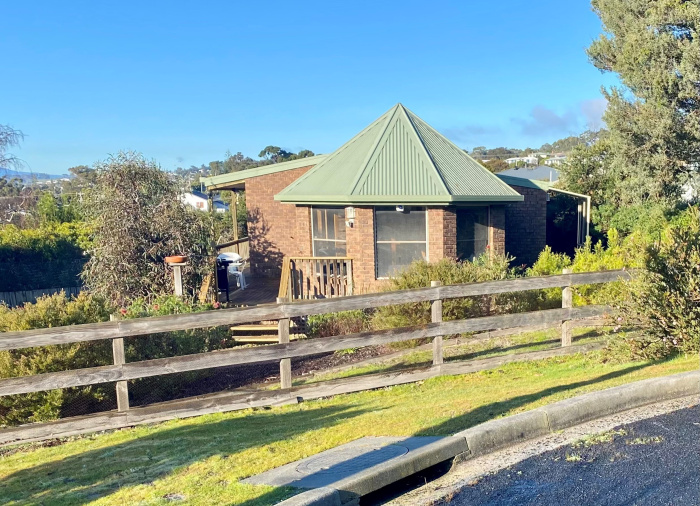 15 John Street West, Bridport Property Images 13